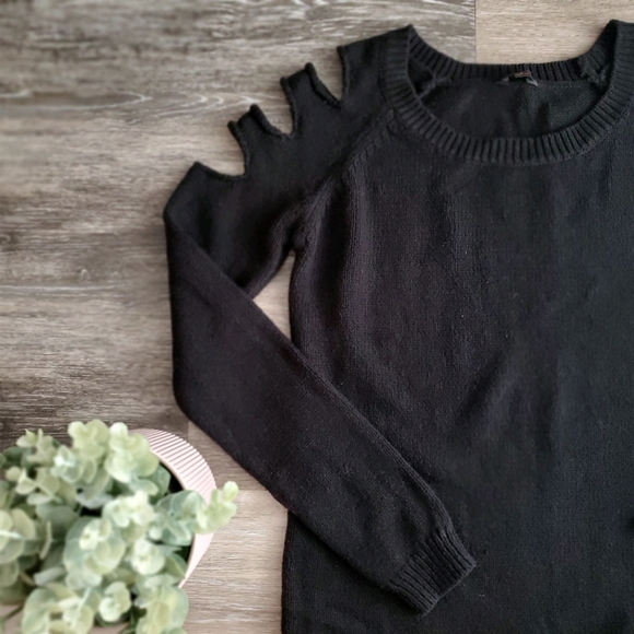 G by Guess Black Peekaboo Shoulder Sweater - Picture 5 of 8